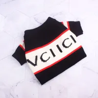 2022 Пять размеров Модные домашние свитеры роскоши дизайнерские брендовые буквы собачьи одежда черно-белая щенка для маленьких собак