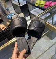 2022 Donne sandali sandali imbottiti sandali per esterni pantofole da banchetto scarpe da banchetto estate cyple slippers multicolore tacco alto tacco alto 35-42 A2