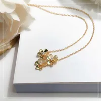 S925 pure silver plated 18-karat three-flower necklace Gold flower lady necklace Fashion simple high quality Lucky grass gift