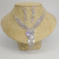 New Wedding Jewelry Acessórios nupciais Cadeia de garra diamante completo de três camadas pêssego coração tassel colar brincos de alta qualidade