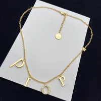 Кулон ожерелье роскошный дизайнер ювелирные изделия мода письма с алмазной золотой тарелкой ожерелья браслет для мужчин и женщин вечеринки любителей подарков пар цепь с коробкой