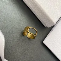Blass de banda de latón en blanco Anillos de dedo ajustables bases para joyería que fabrican alfabeto carta encanto ajuste a granel diseños anillos con bolsa