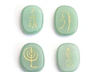 2021 Conjunto de 4 chakra pequeño Chakra Curge Crystal grabado Reiki Symbols 1 pulgadas de piedras de palma con una bolsa gratis