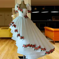 Weiße Hohe Low Lace Prom Dresses Kurzarm Blume Applizierte Abendkleider Eine Linie Rüschen Custom Made Robe de Soirée