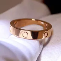 Logotipo Luxury Ring Box Mulheres 5mm de aço inoxidável polido rosa ouro zircão moda jóias dia dos namorados casal presente para namorada acessórios por atacado