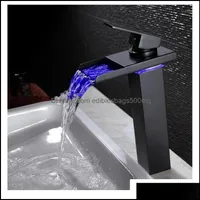 Badezimmer Waschbecken Wasserhaarige Armaturen, Duschen als Hausgarten Chrome Wasserhahn Persönlichkeit Design Deck montiert Soud Farbe Großhandel LED Wasserfall
