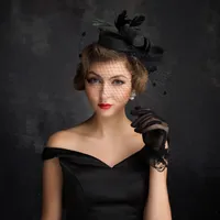أعلى قبعة الإناث البريطانية البرية السوداء غزل الكتان الحجاب ريشة العروس اليدوية غطاء الرأس النساء الشعر القبعات الصيف