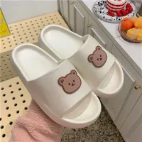 Houzhou медведь женские тапочки для домашнего летнего шлепанцы 2021 женщины аниме обувь Kawaii квартиры повседневная ванная комната горки пляжные сандалии H0827