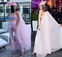Nowoczesne Perły Pink Kombinezon Prom Dresses 2022 Sexy Dekolt bez ramiączek z Tiul Cape 3D Appliqued Evening Gown Spant Suit