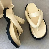 Slippers 2021 INS سميكة أسفل منصة النساء الصيف الصيفية Flip-Flop Thong Sandals Slides Fashion Outdoor Shoes