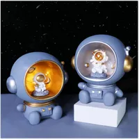 Простые творческие ночные светлые орнаменты астронавта для подарков