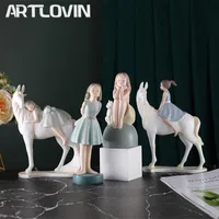 Decoratieve objecten beeldjes Artlovin Nordic Fairy Girl White Horse Standbeelden Leuke Decoratie Hars Mooie Gift Meisjes Verjaardag Cadeaujaar