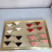 4 kleuren metalen driehoek haar clip met stempel vrouwen meisje driehoeken brief barrettes mode-accessoires hoge kwaliteit