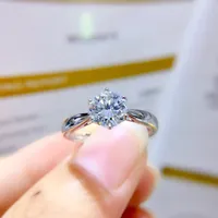 Moissanite Ring för Kvinnor Engagemang Årsdag Gift 1CT VVS 6.5mm Lab Diamond Classic Fine Smycken Real 925 Sterling Silver