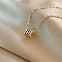 Correntes Colar de pingente de aço inoxidável europeu e americano para mulher moda ouro cadeia clavícula camisola jóias presentes
