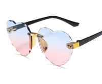 Kalp Şeklinde Çerçevesiz Güneş Gözlüğü Kız Çocuk Çerçevesiz Gözlük Renkli Lolita Gözlük Degrade Renkler Kesim Lense UV Koruyun