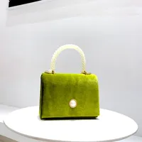 Axelväskor kvinnor crossbody väska sammet designer handväskor 2021 flicka shoppare handväska mode casual vintage pärla handtag låskedja