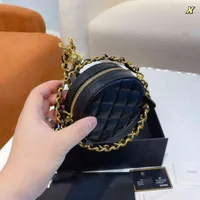 접이식 선물 상자 포장 된 Chanee 여성 디자이너 가죽 검은 둥근 케이크 어깨 가방이 가방 크기 11 * 4 * 11cm