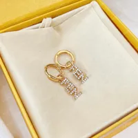 Orecchini per borchie di design classico perla f per le donne uomini orecchino lussurys designer cuore oro hoop lettera orecchini orecchini gioielli D2112153Z
