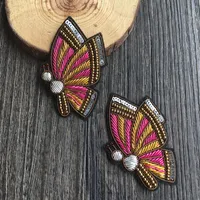 Pins, broscher Högkvalitativ silke Butterfly Brosch stil Specialerbjudanden Handbroderade tråddukar