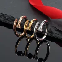 2022 Brand Classic Love Wedding Wedding Ring Luxury Diamond Craved unhas Anel para homens e mulheres 316L Titanium banhado 18k Gold Designer Rings J￳ias