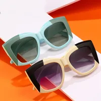 Top Gafas de sol de diseño para mujeres 2022 Corte tridimensional Marco de moda Marco de verano Fotos de la playa de protección solar Gafas de sol Decoración Venta caliente