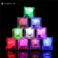 Bourse Flash Cubes de glace activée par l'eau LED Flash Light mis dans l'eau Buvez des barres Flash Barres de mariage Anniversaire de mariage Décor du festival de Noël by27