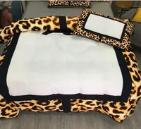 2 Conjuntos de edredones de cama de diseño Lujo 3 unids Hogar Conjunto de ropa de cama Jacquard Duvet Hoja de cama Twin Single Queen King Size Sets Sets Cottothes