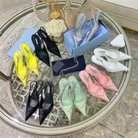 Avec boîte Femmes Sandal Designer Diapositives Nylon Gabardine Cuir brossé Slingback Pompes Été 2021 Écran Écran Flip Flops Chaussures classiques