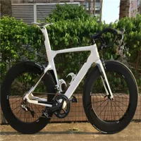 Personaliseer Carbon Bike Concept Wit Weg Carbon Complete fiets Glanzend met 105 R7010 Groupset 88mm wielset racefiets