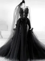 Gotisk stil svart spets bröllopsklänningar blomma appliques tulle en linje sexig backless vintage design 2021 trädgård land brudklänningar plus storlek