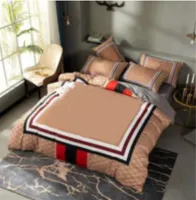 Moda kral tasarımcı yatak seti 4 adet harf baskılı pamuk yumuşak yorgan nevresim lüks kraliçe çarşaf yastık kılıfı ile