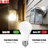 Durée de lumière de nuit LED à Dawn Ampoule 10W 15W E27 B22 Smart Light Sensor Ampoule 85-265V Automatique / OFF Lampe d'éclairage intérieur / extérieur