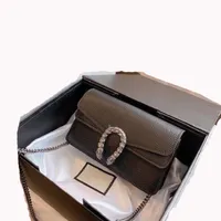 古典的な売り切れの最高の高品質Lussurysデザイナーレディースショルダーバッグミニサイズの女性財布ファッションレターキーホルダーキーチェーンレザークロスボディ