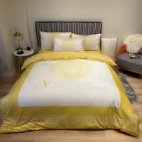 Sarı Kış Tasarımcı Yatak Seti Kadife Nevresim Yatak Levha ile 2 adet Yastık Kraliçe Boyutu Moda Yumuşak Yumuşak Koruyucu Setleri