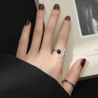Srebrny geometryczny czarny rhinestone okrągły pierścień żeński koreańska moda otwarta regulowana ręcznie para prezenty 707 z2