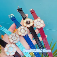 New Lady Flower Letter C Watch Mor-of-Pearl Dial Heart Quartz Clock Real Leather Armbandsur Kvinna Lyxiga Brand Klockor