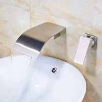 浴室のシンクの蛇口のブラシをかけられたニッケルの滝の蛇口の壁に取り付けられた二重穴浴槽ミキサータップシングルハンドル真鍮の冷たい水