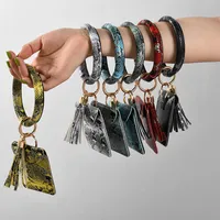 Nieuwe partij geschenken PU-kaart tas portemonnee armband lederen kwastje armband sleutelhanger hanger accessoires groothandel