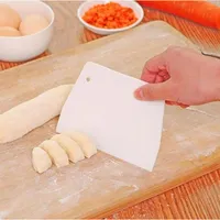 أدوات شبه منحرف الغذاء الصف البلاستيك مكشطة ديي زبدة سكين كعكة عجين المعجنات القاطع مطبخ الخبز أداة