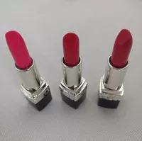 Popular marca batom maquiagem batom fosco 3 cores 3.2g ara vermelho # 999 # 888 Lips cosmético tubo preto