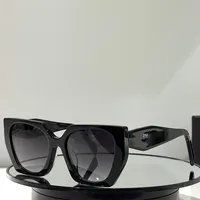 Diseñador Gafas de sol elegantes Gafas de playa Gafas de moda para hombre Mujer 7 Color opcional de calidad superior