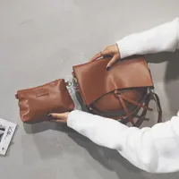 Umhängetaschen Crossbody Bag für Frauen 2021 Designer in mit breitem Riemen Weibliche Sattel-Leder-Handtasche