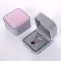High Fashion 10 Square Velvet Box Jewelry Red Gadget Zestaw Naszyjnik Ring Kolczyki Box 2017 Nowy 157 T2