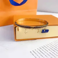 Love Bracelet Luxury Jewelry Bangle Feminine Leather Designer Bracelets with Gold Heart Brand on a High End Elegant Fashion