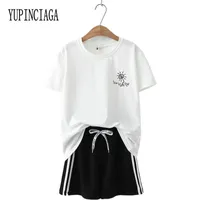Été 2 pièces Ensemble Femmes Blancs à manches courtes T-shirt et pantalon à rayures deux tenues Ensembles Associés YupinciaGA