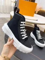 Kadın Botları Kadro Sneaker Boot Ayakkabı Siyah Pamuk Tuval Tonal Buzağı-Deri Trim Kristal Açık Martin Chaussures de Designer Noel Platformu Kanalı