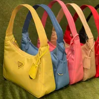 Luxur Designer Bag Handv￤skor av h￶gsta kvalitet God Tote Purses Women Nylon Pl￥nbok Original Enskilda m￤n Gratis handv￤ska Crossbody ber￶mda axelv￤skor ￤kta l￤derkoppling