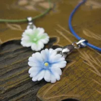 Ornamento de cerámica de estilo coreano Hecho a mano Four Color Flowers Beautiful Girl Ladies Collar