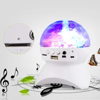 LED-bunte Bühnenbeleuchtung RGB-Kristall rotierender magischer Kugel-Lichtlautsprecher mit FM-Radio, MP3 / Support TF-Karte / Micro SD-Karte